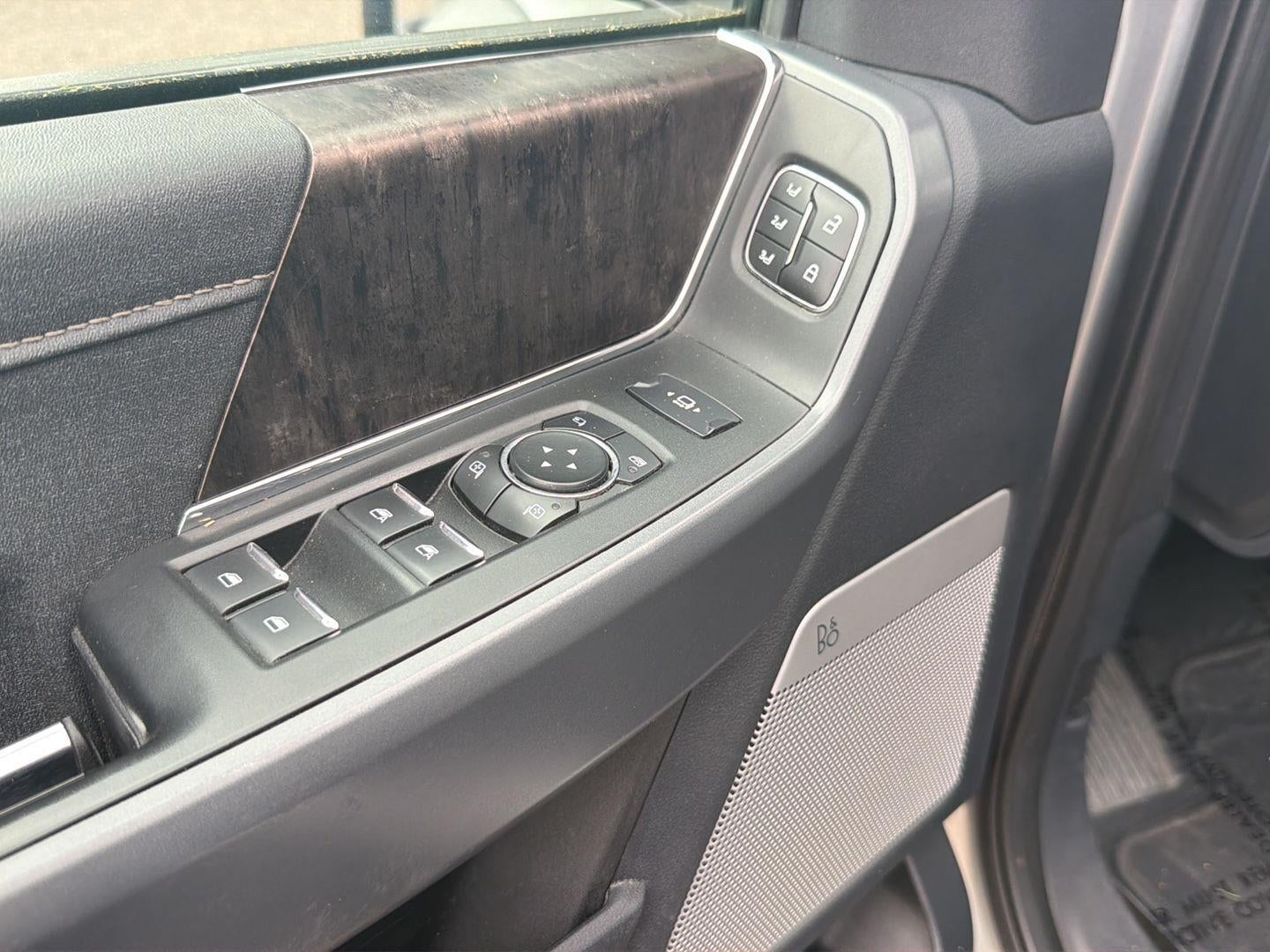 2023 Ford Super Duty F-550 DRW LARIAT