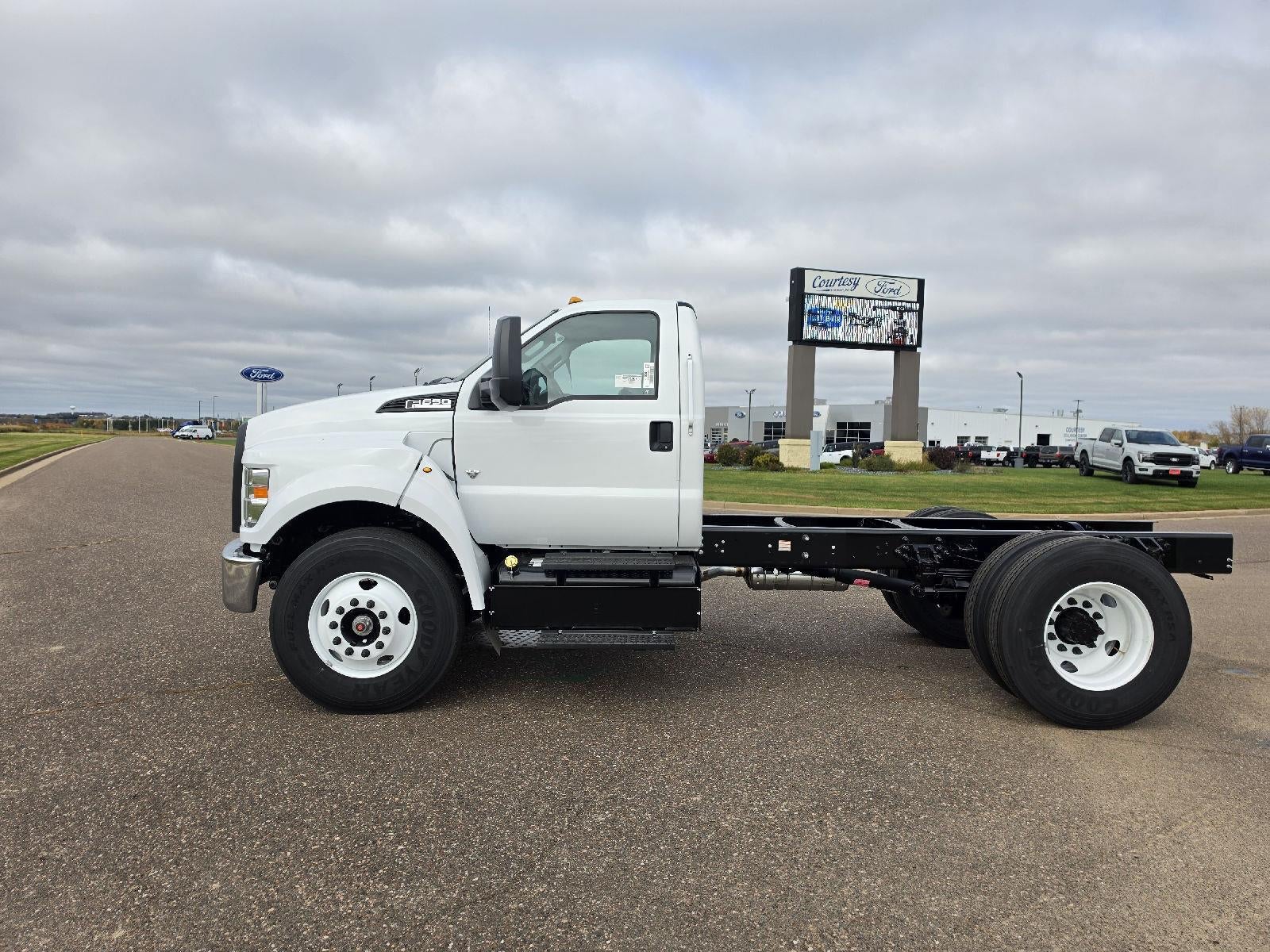 2027 Ford F-650 Straight Frame Gas F-650 SD Gas Straight Frame