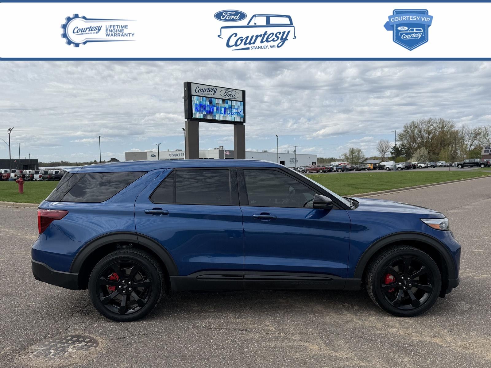 2022 Ford Explorer ST 4WD's photo