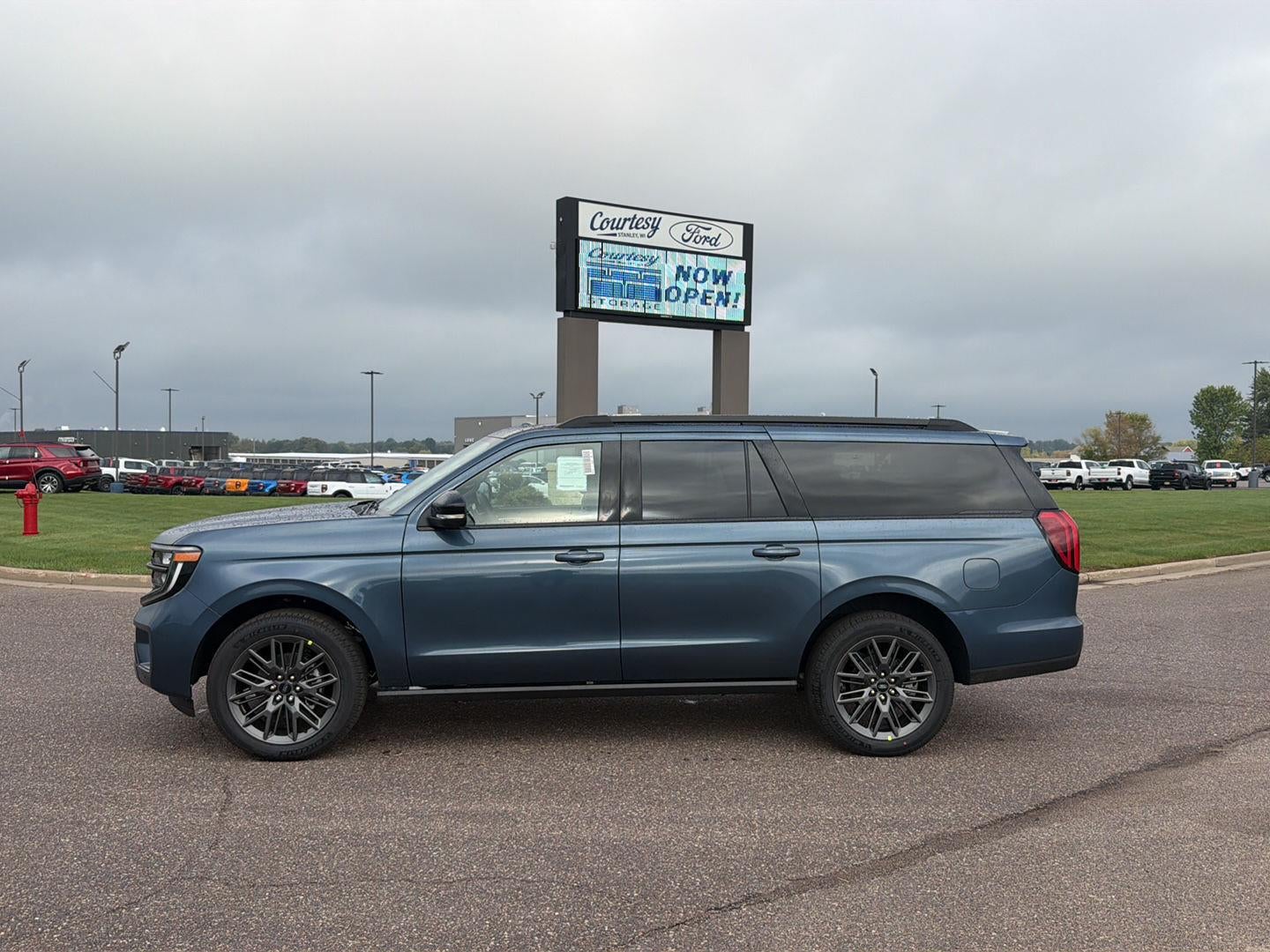 2027 Ford Expedition Max Platinum
