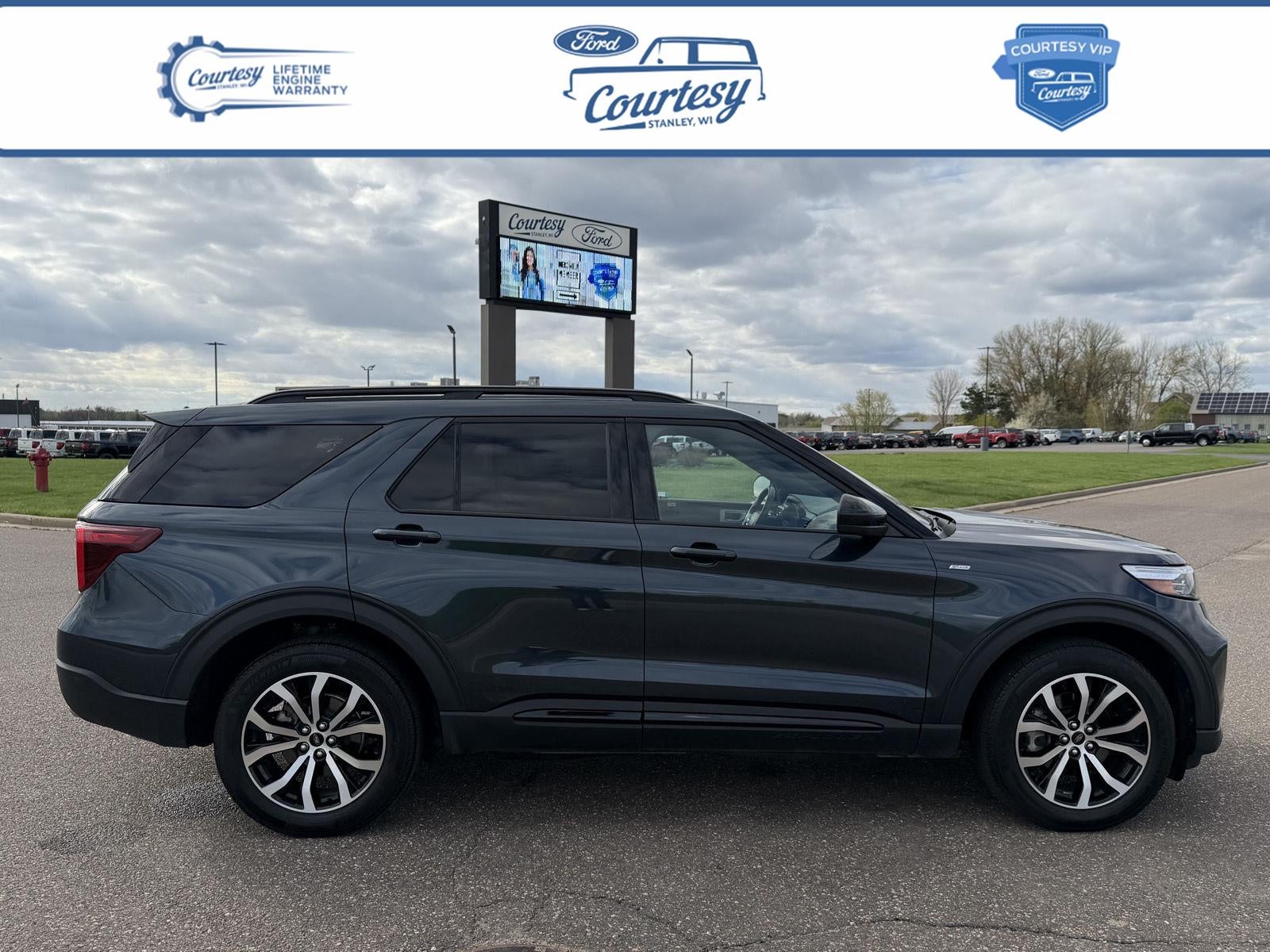 2024 Ford Explorer ST-Line