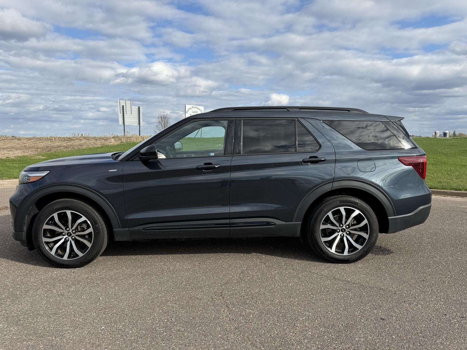 2024 Ford Explorer ST-Line
