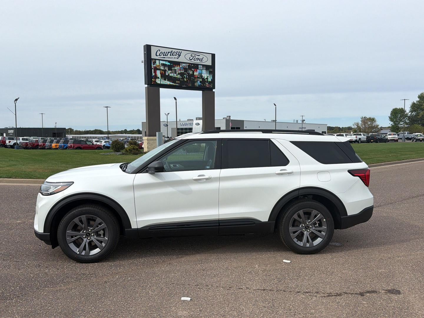 2026 Ford Explorer Active w/200A Pkg