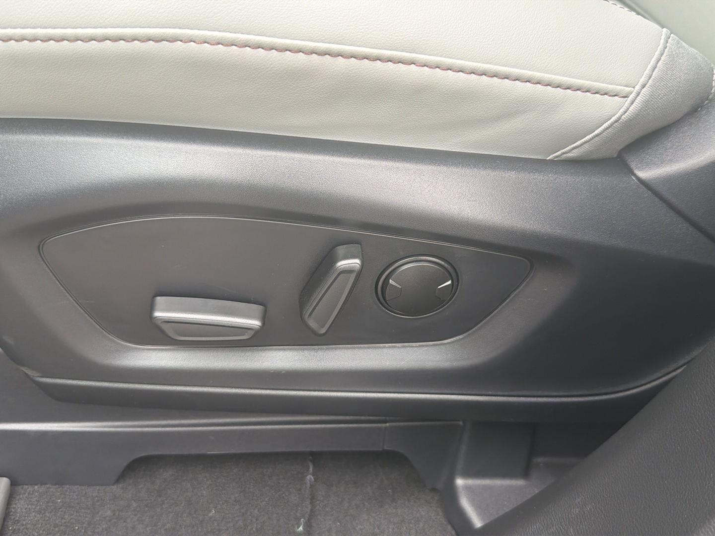 2027 Ford Explorer Active w/200A Pkg