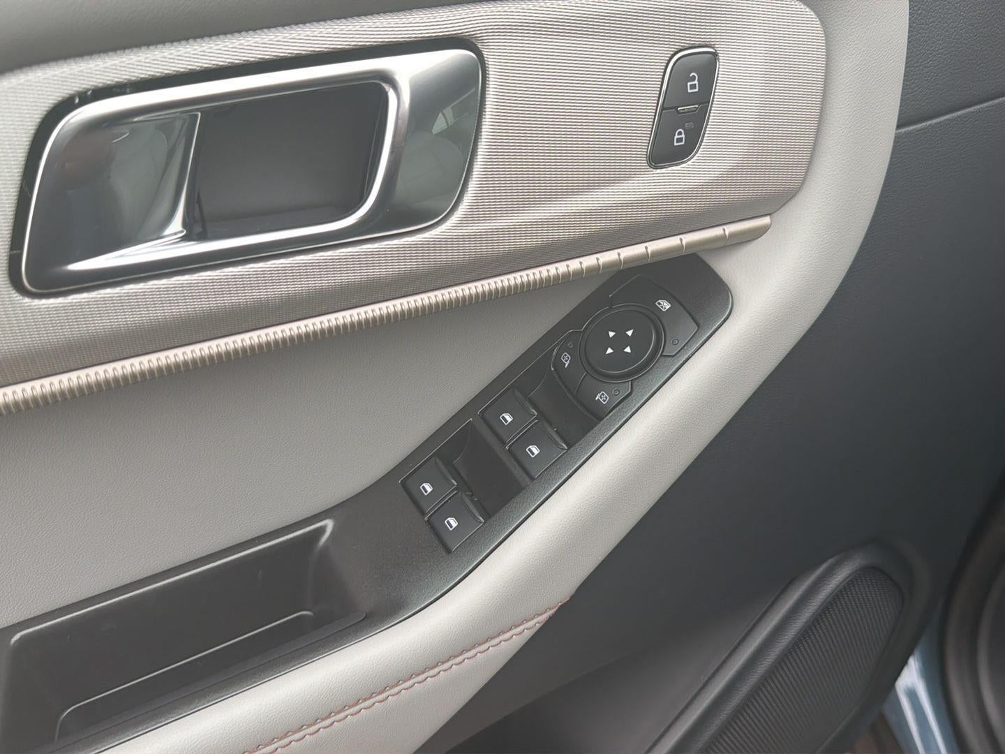2027 Ford Explorer Active w/200A Pkg