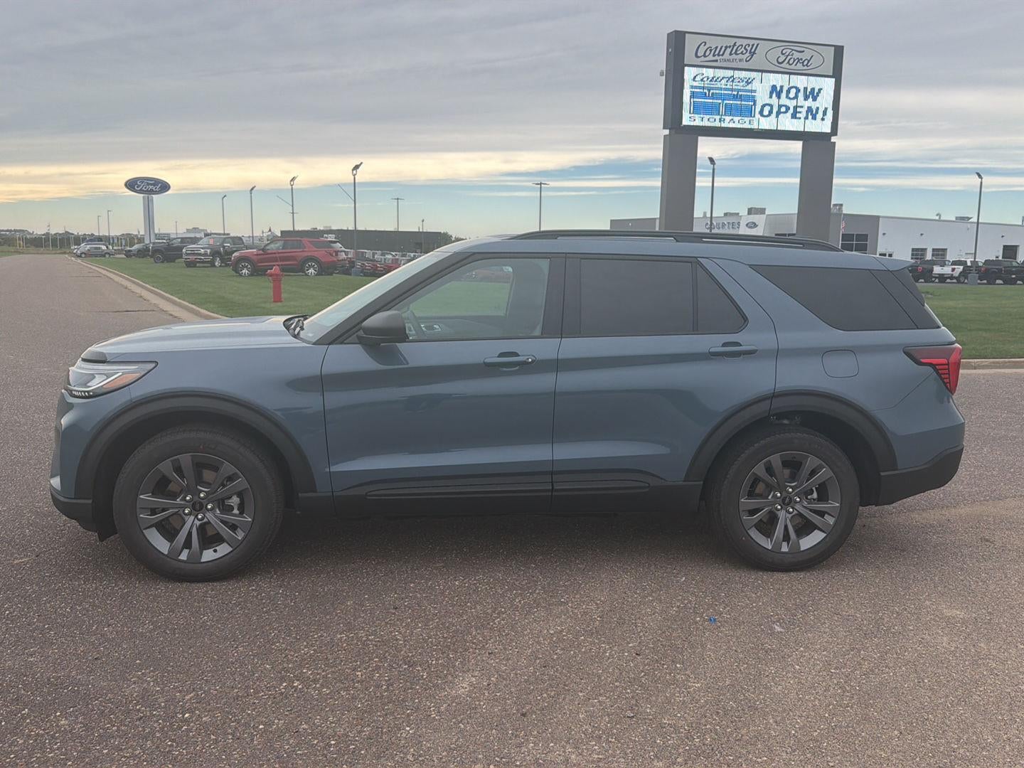 2027 Ford Explorer Active w/200A Pkg