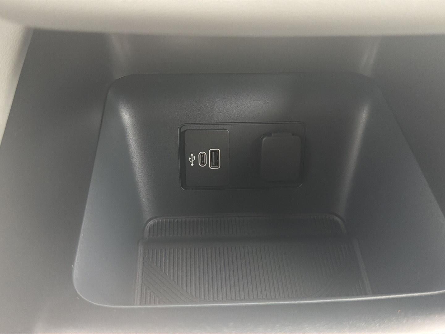 2027 Ford Explorer Active w/200A Pkg