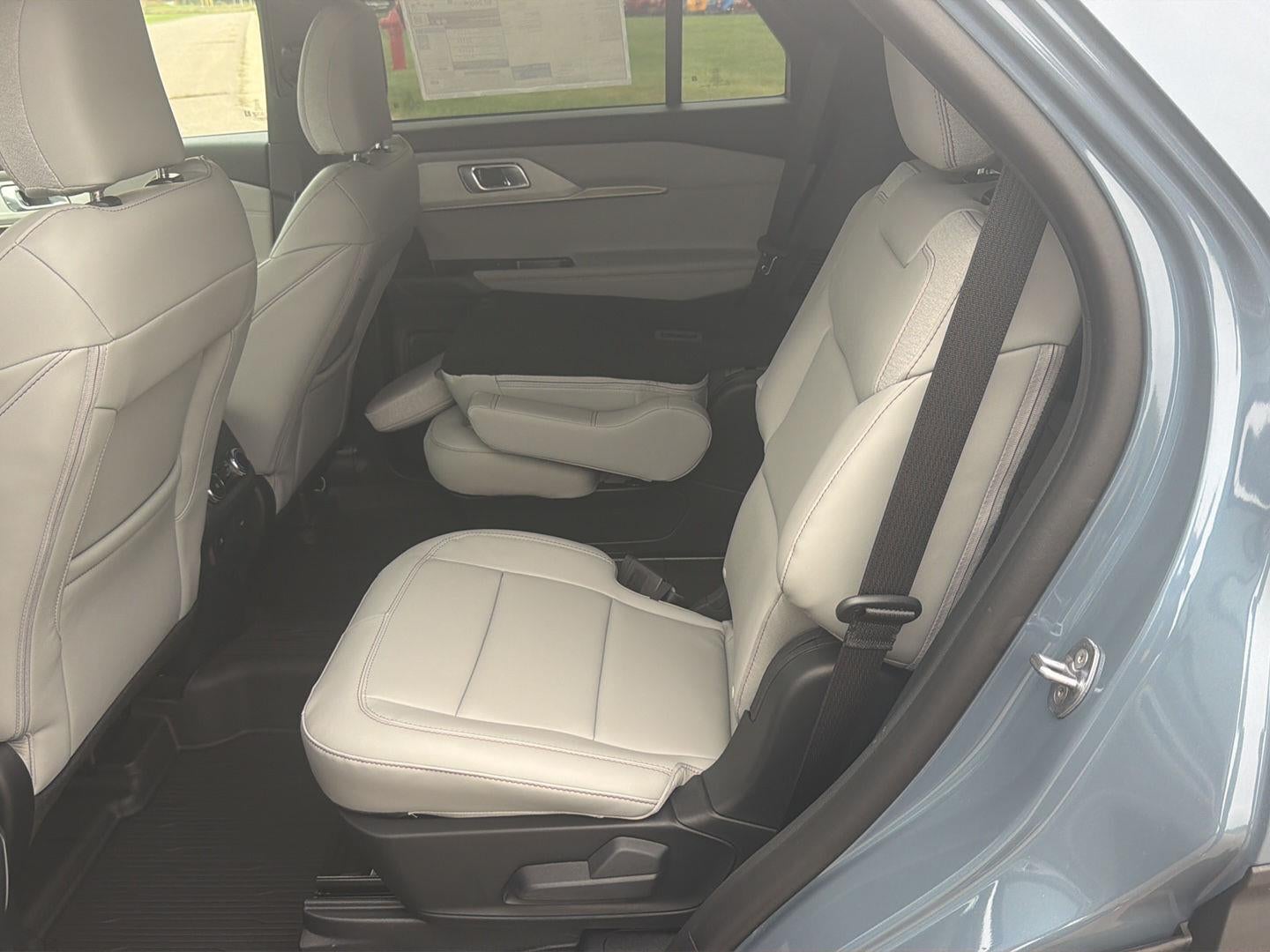 2027 Ford Explorer Active w/200A Pkg