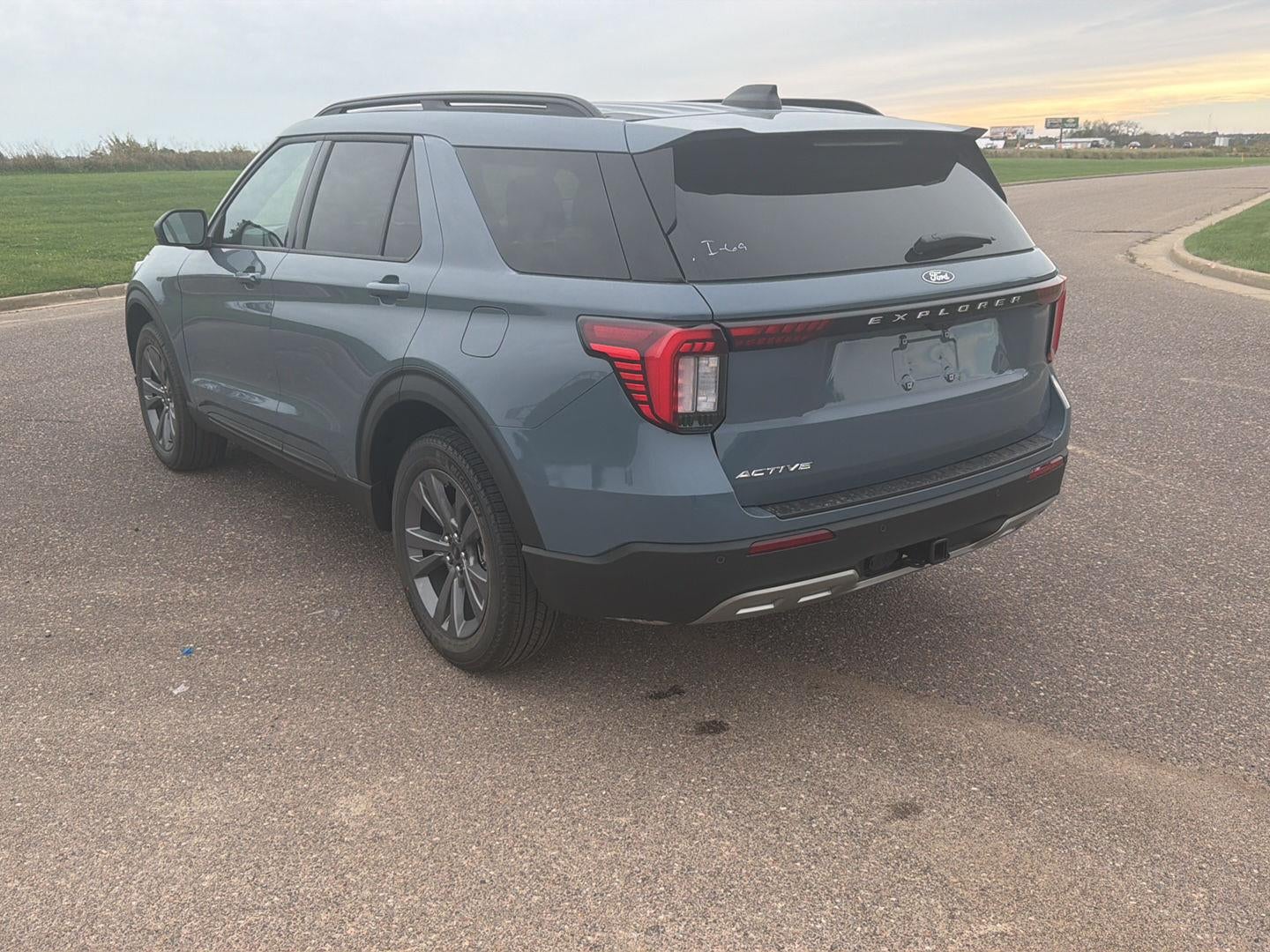 2027 Ford Explorer Active w/200A Pkg