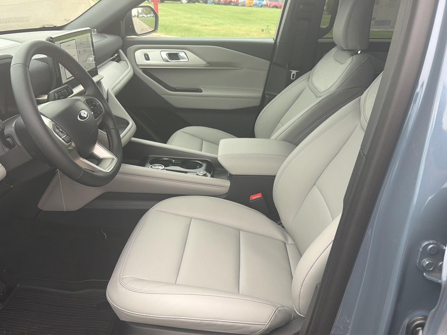 2027 Ford Explorer Active w/200A Pkg