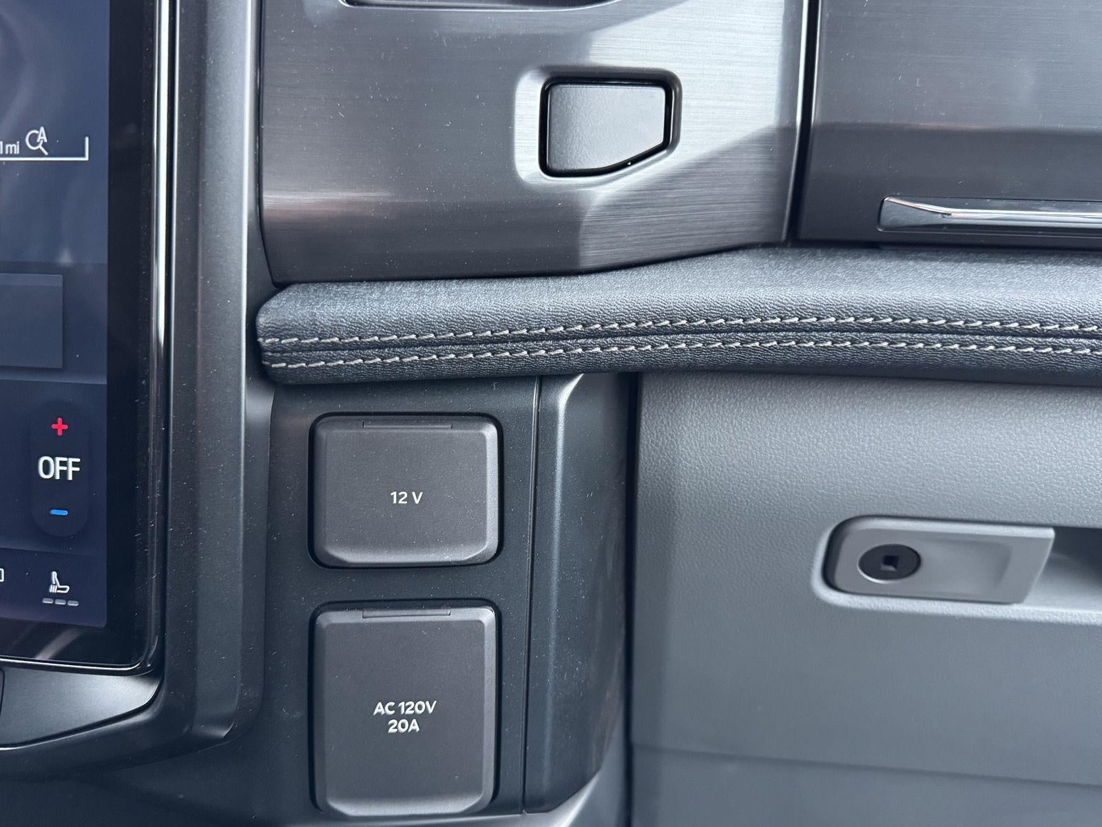 2025 Ford F-150 Lightning Flash