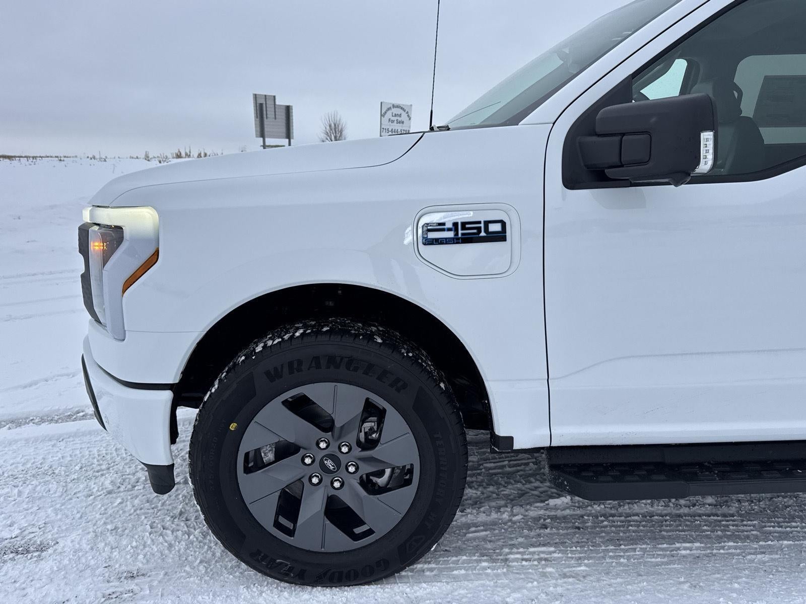 2025 Ford F-150 Lightning Flash