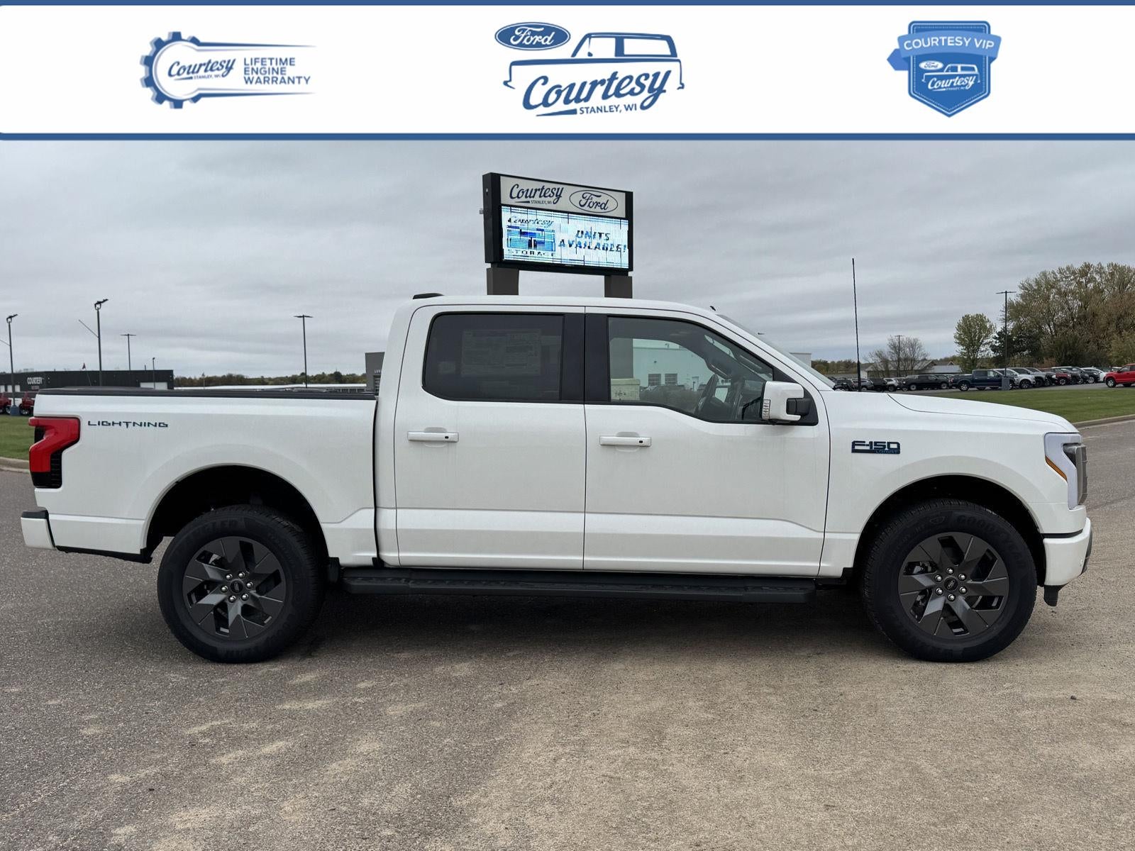 2025 Ford F-150 Lightning LARIAT