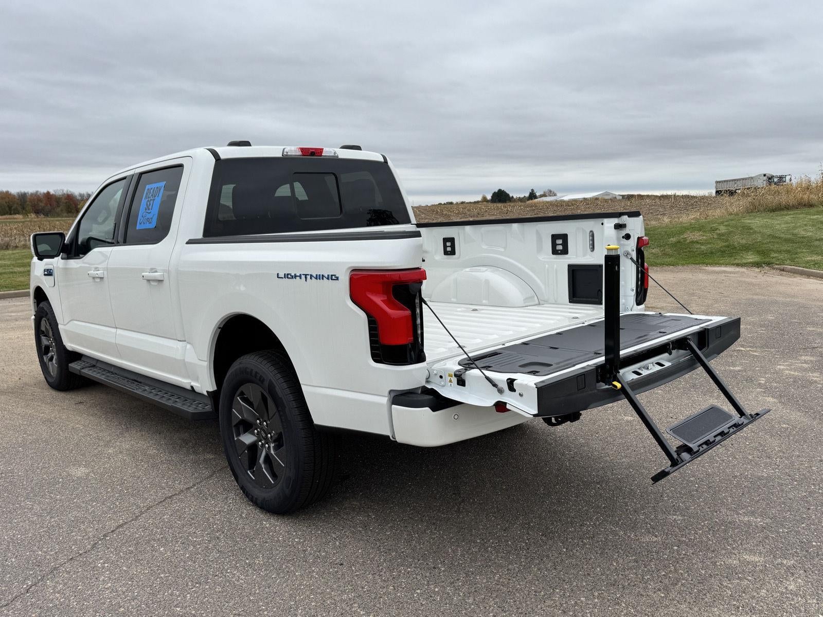 2025 Ford F-150 Lightning LARIAT