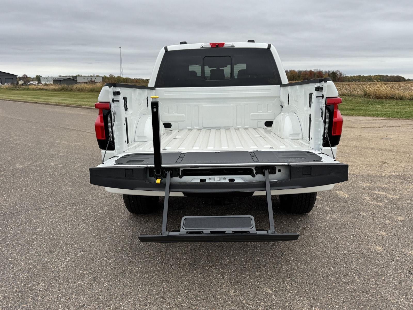 2025 Ford F-150 Lightning LARIAT