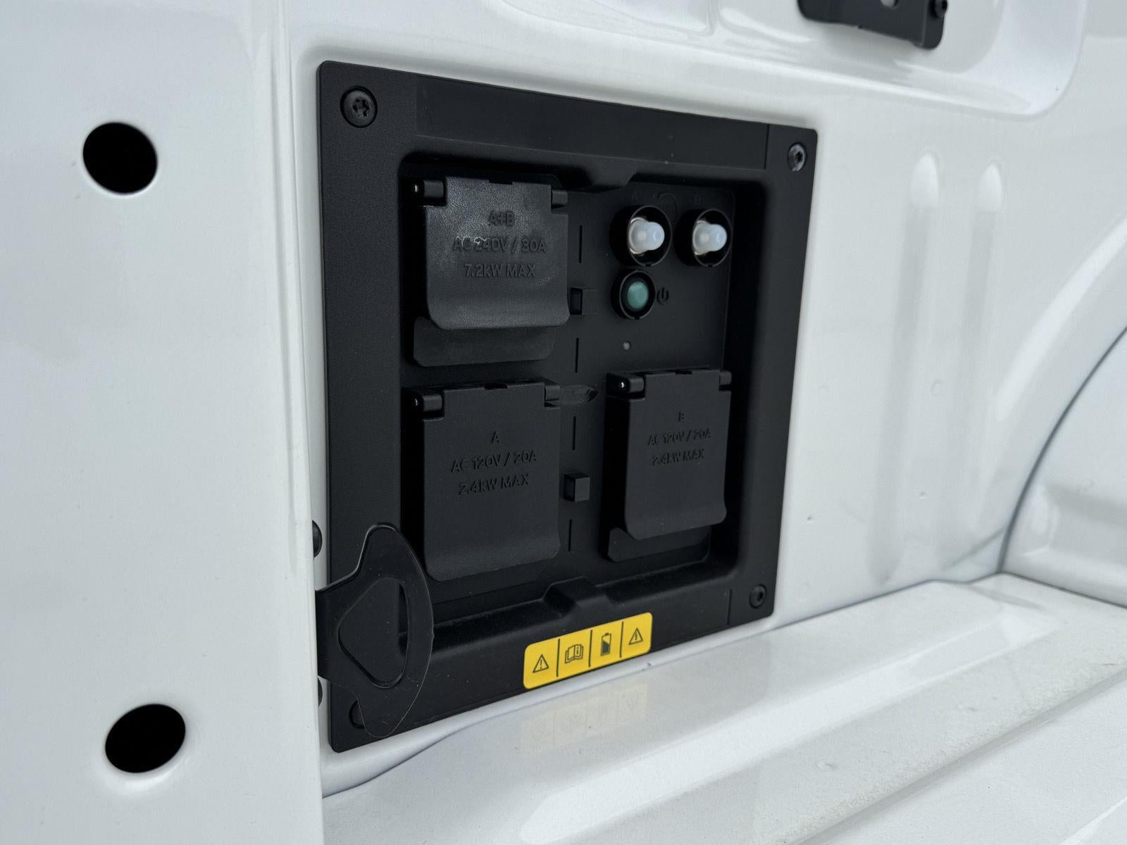 2025 Ford F-150 Lightning LARIAT