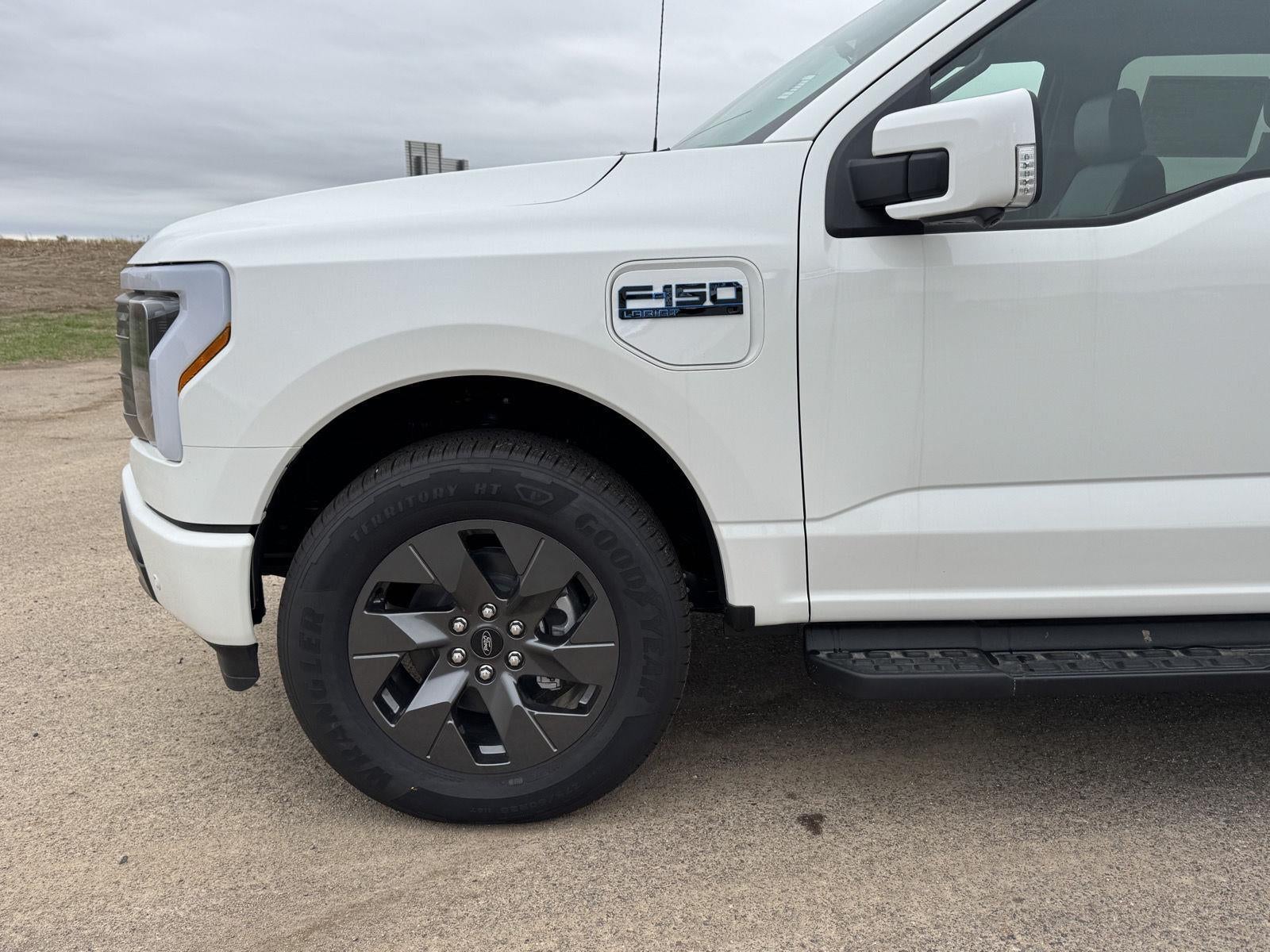 2025 Ford F-150 Lightning LARIAT