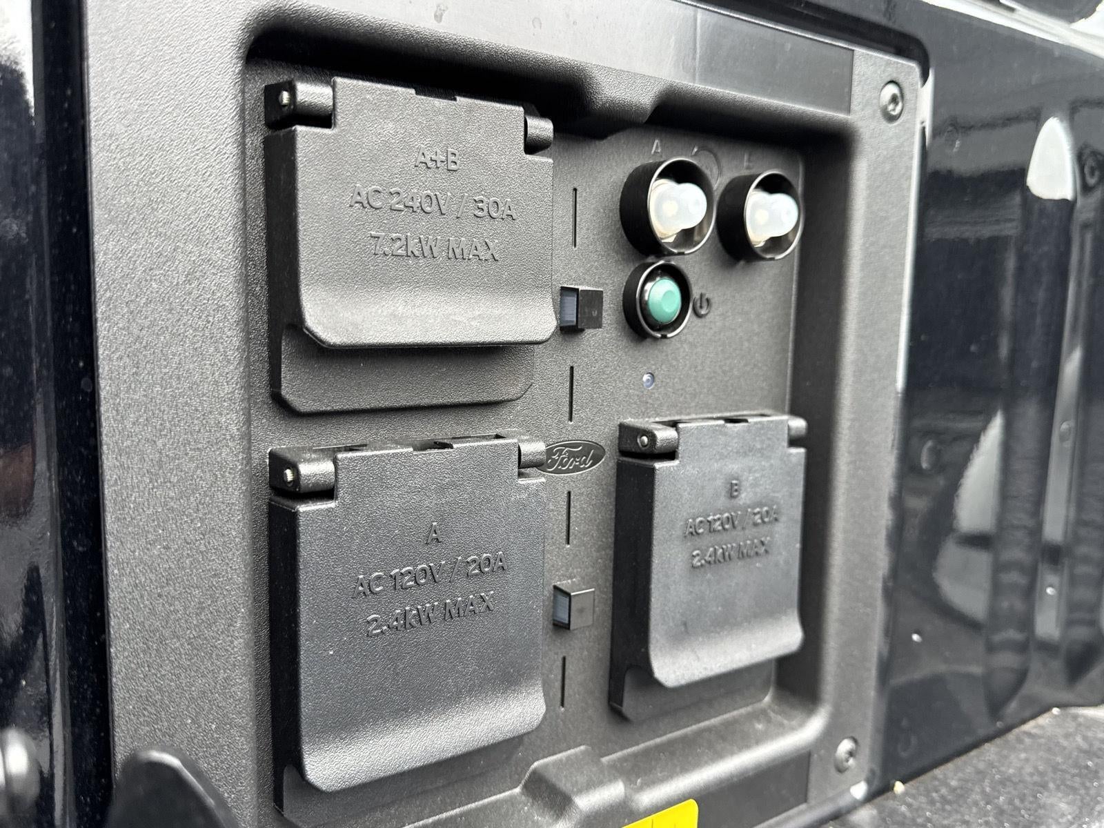 2025 Ford F-150 Lightning Platinum