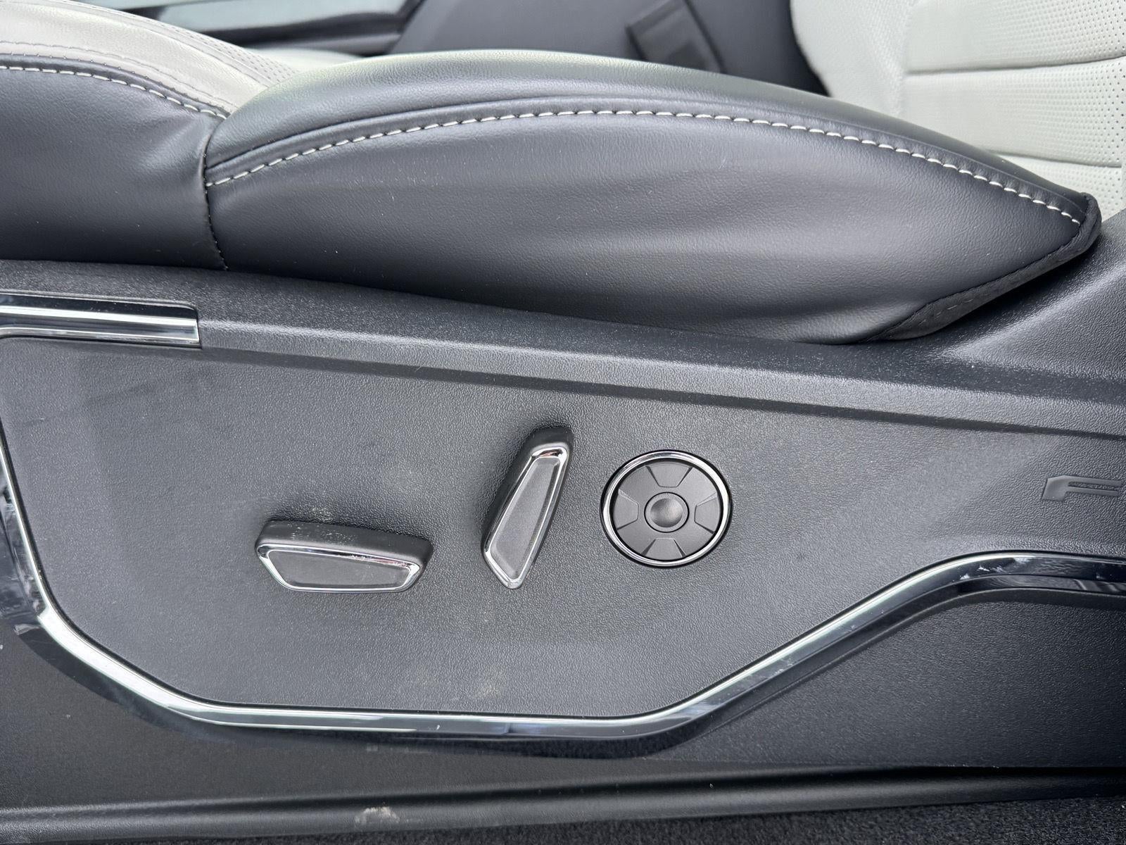 2025 Ford F-150 Lightning Platinum