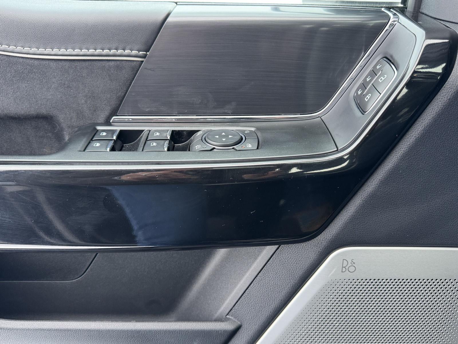 2025 Ford F-150 Lightning Platinum