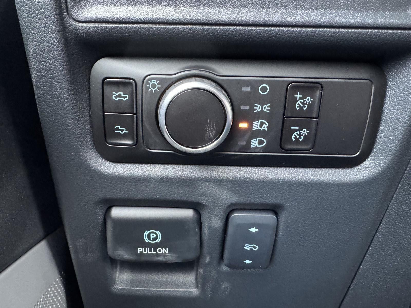 2025 Ford F-150 Lightning Platinum