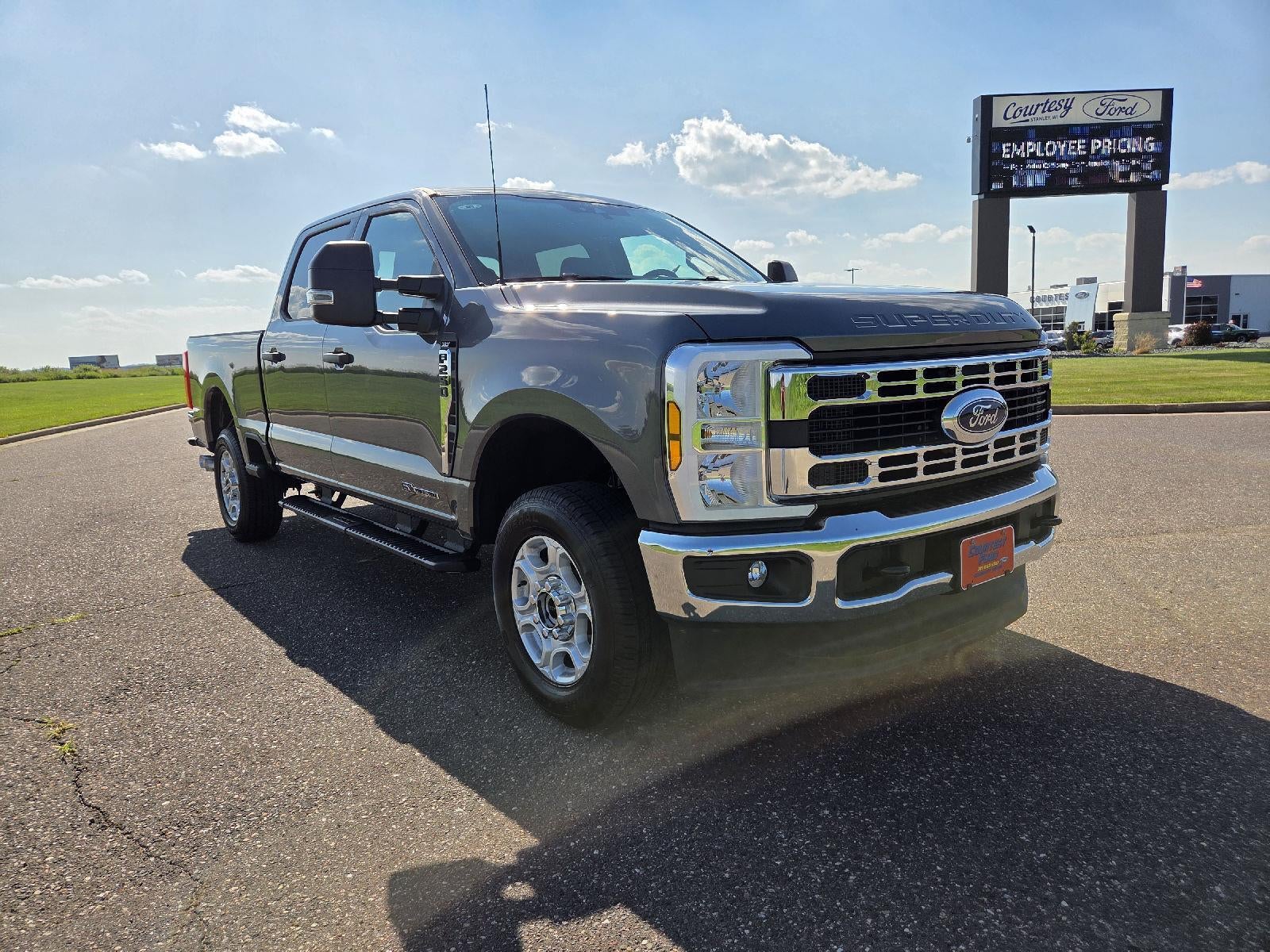 2026 Ford Super Duty F-250 SRW XLT