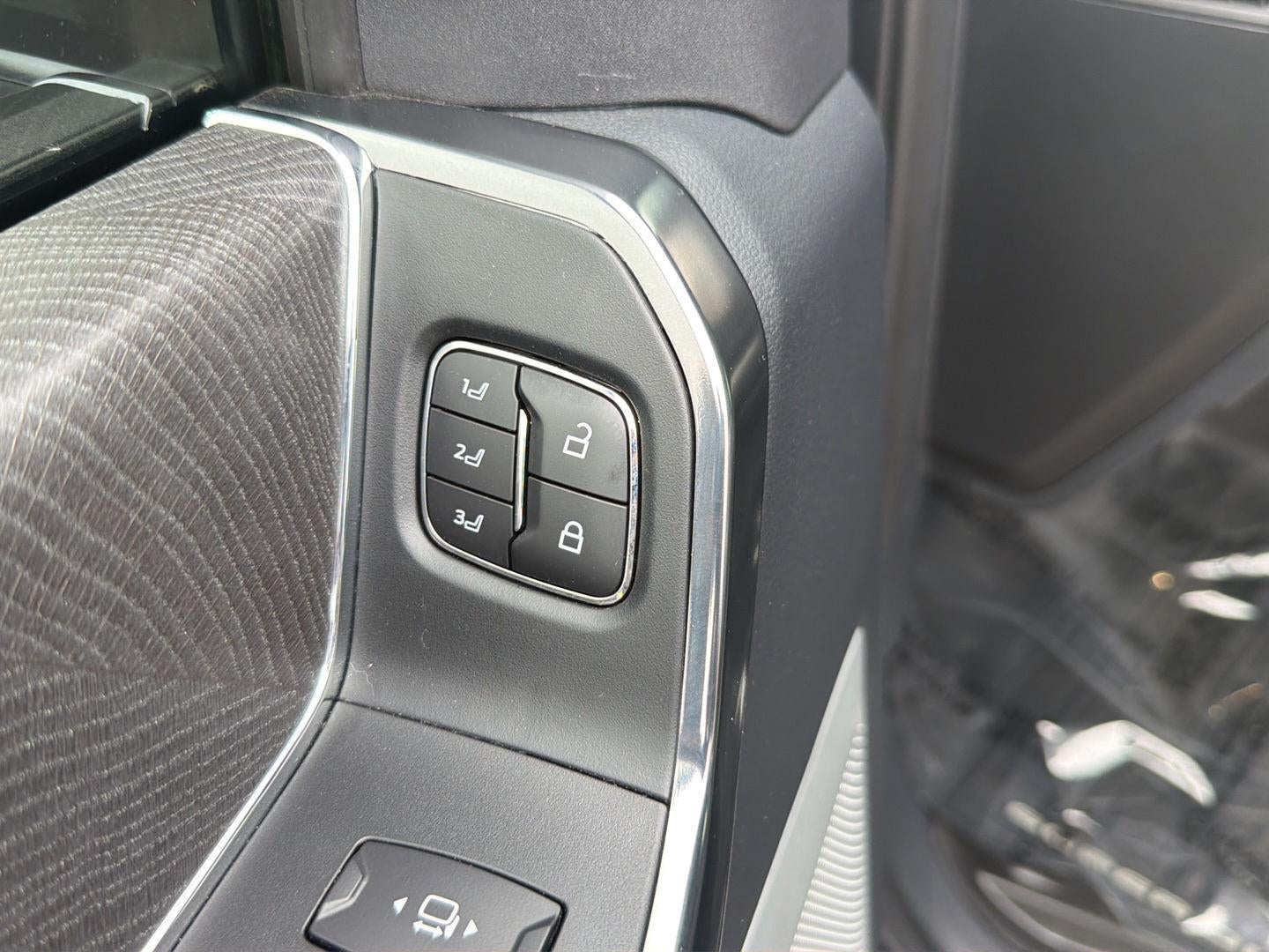 2025 Ford Super Duty F-350 SRW Platinum