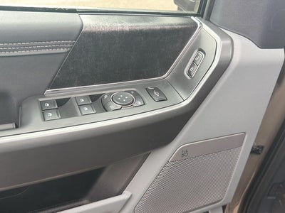 2027 Ford Super Duty F-350 SRW XLT