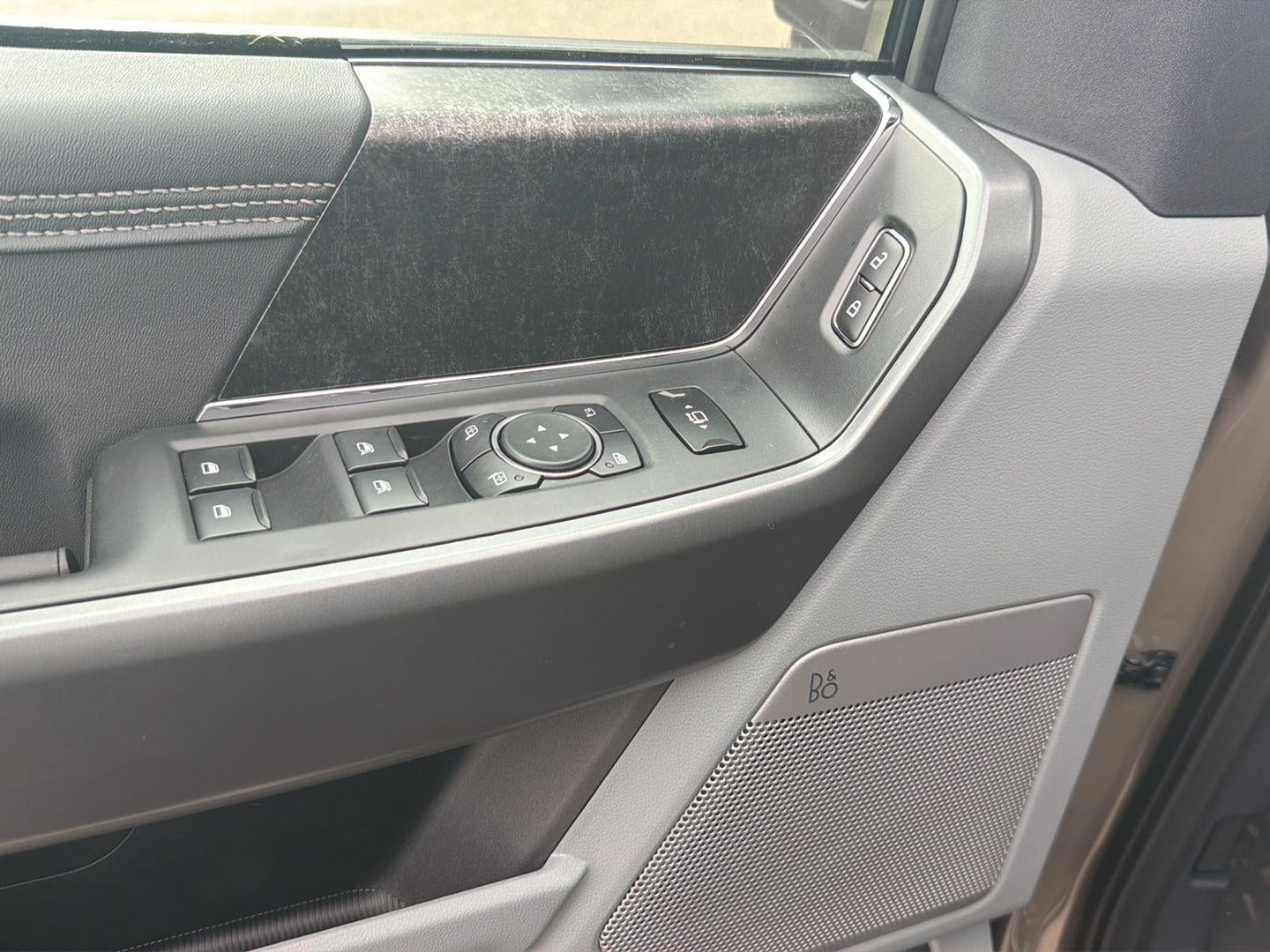 2027 Ford Super Duty F-350 SRW XLT