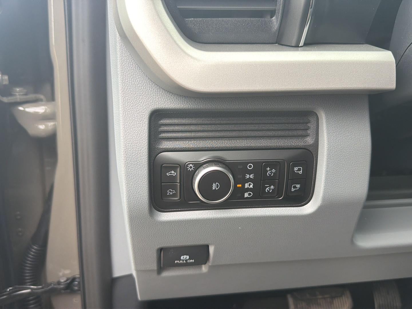 2027 Ford Super Duty F-350 SRW XLT