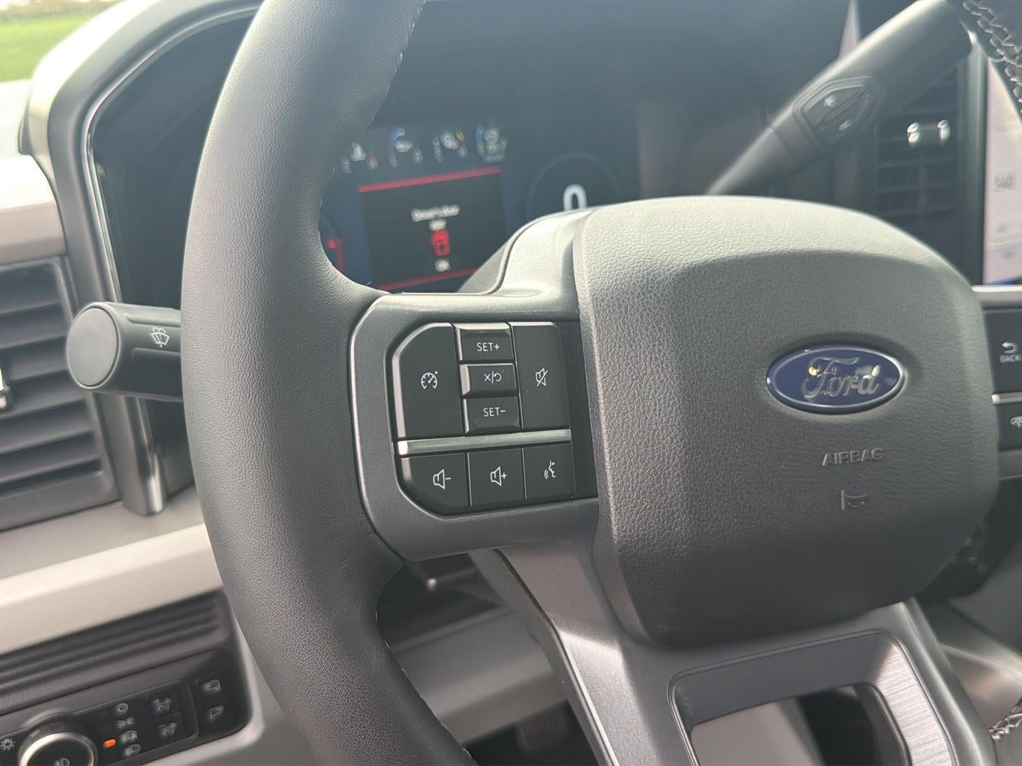 2027 Ford Super Duty F-350 SRW XLT