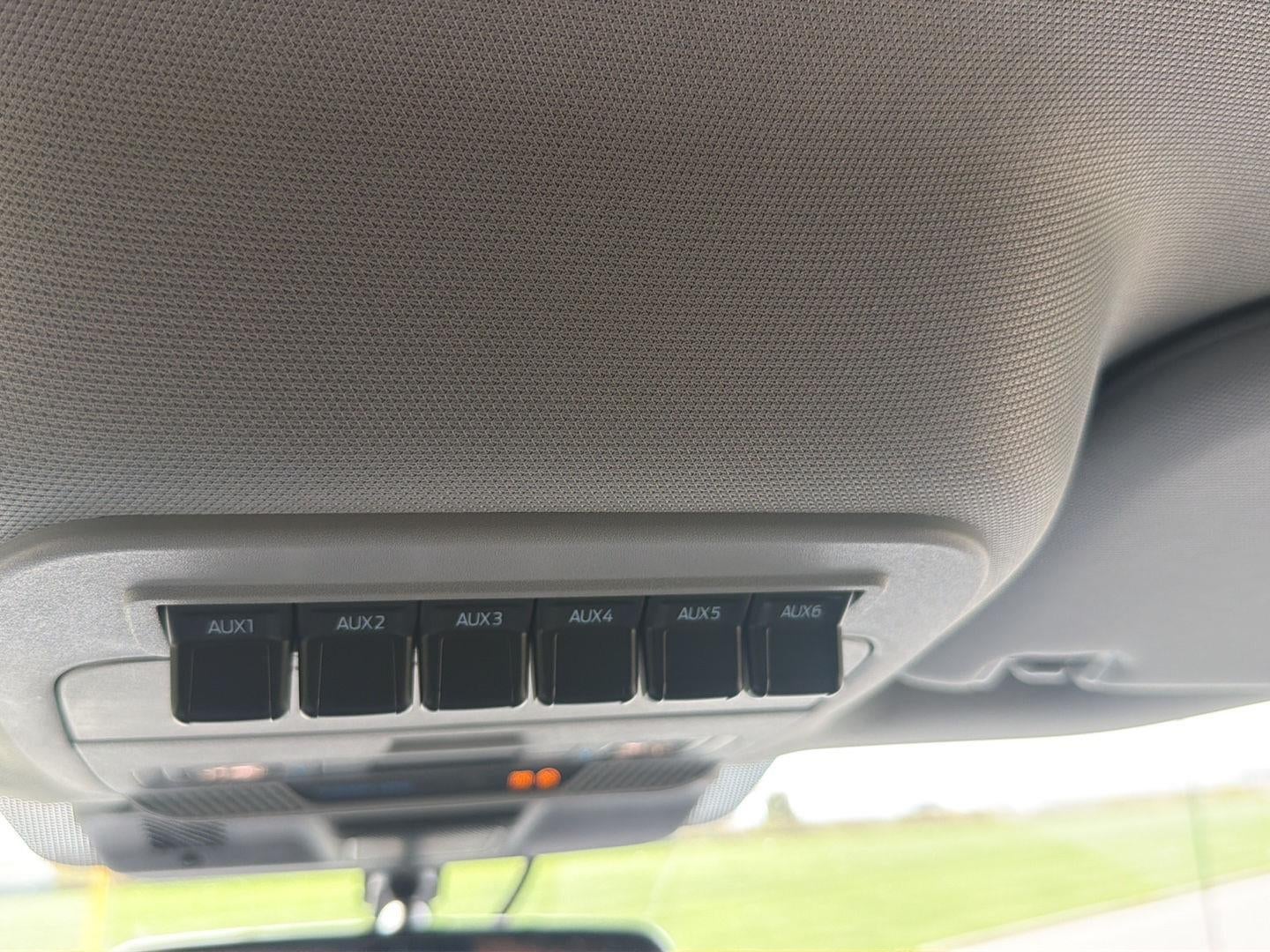 2027 Ford Super Duty F-350 SRW XLT