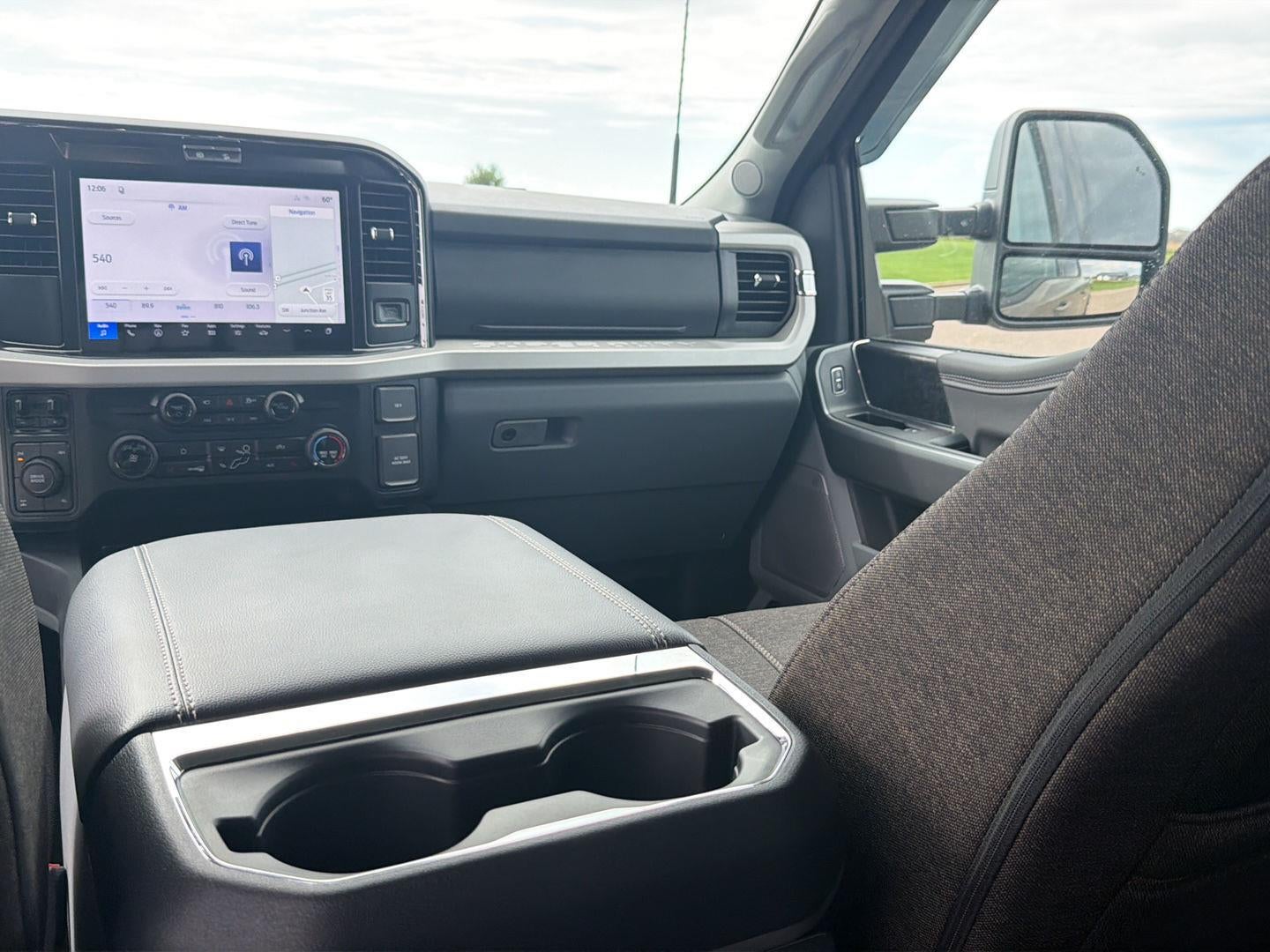2027 Ford Super Duty F-350 SRW XLT