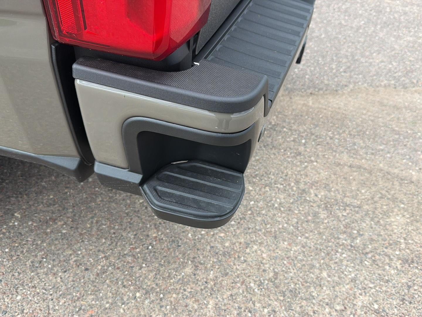 2027 Ford Super Duty F-350 SRW XLT