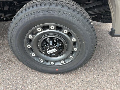 2027 Ford Super Duty F-350 SRW XLT