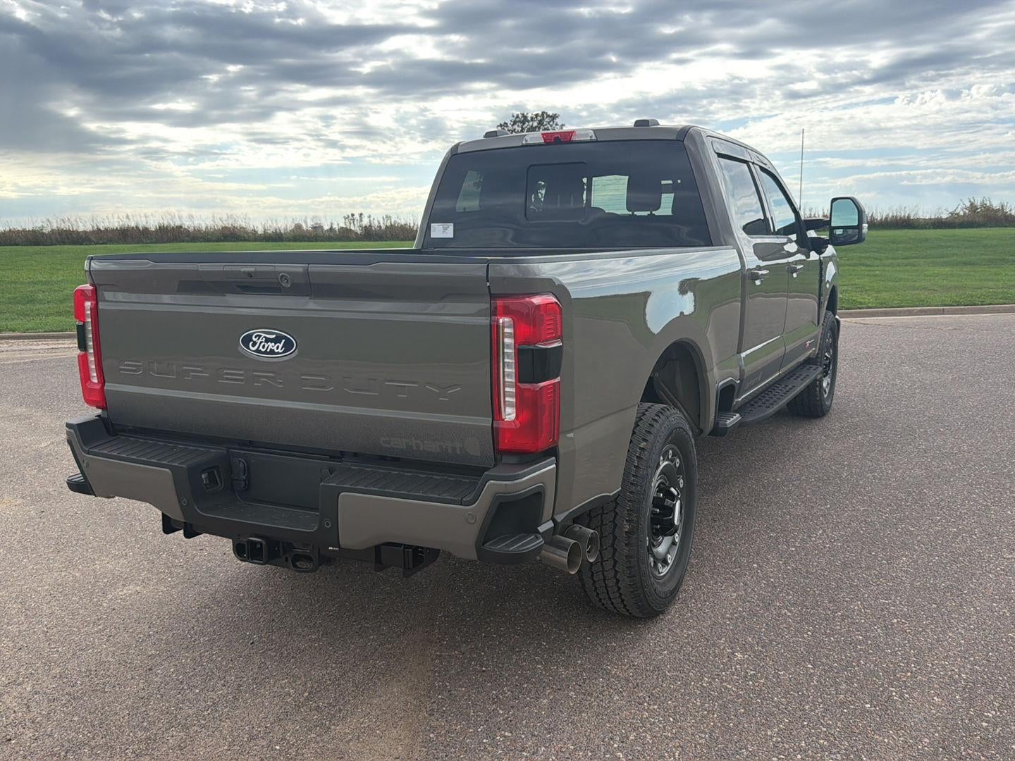 2027 Ford Super Duty F-350 SRW XLT
