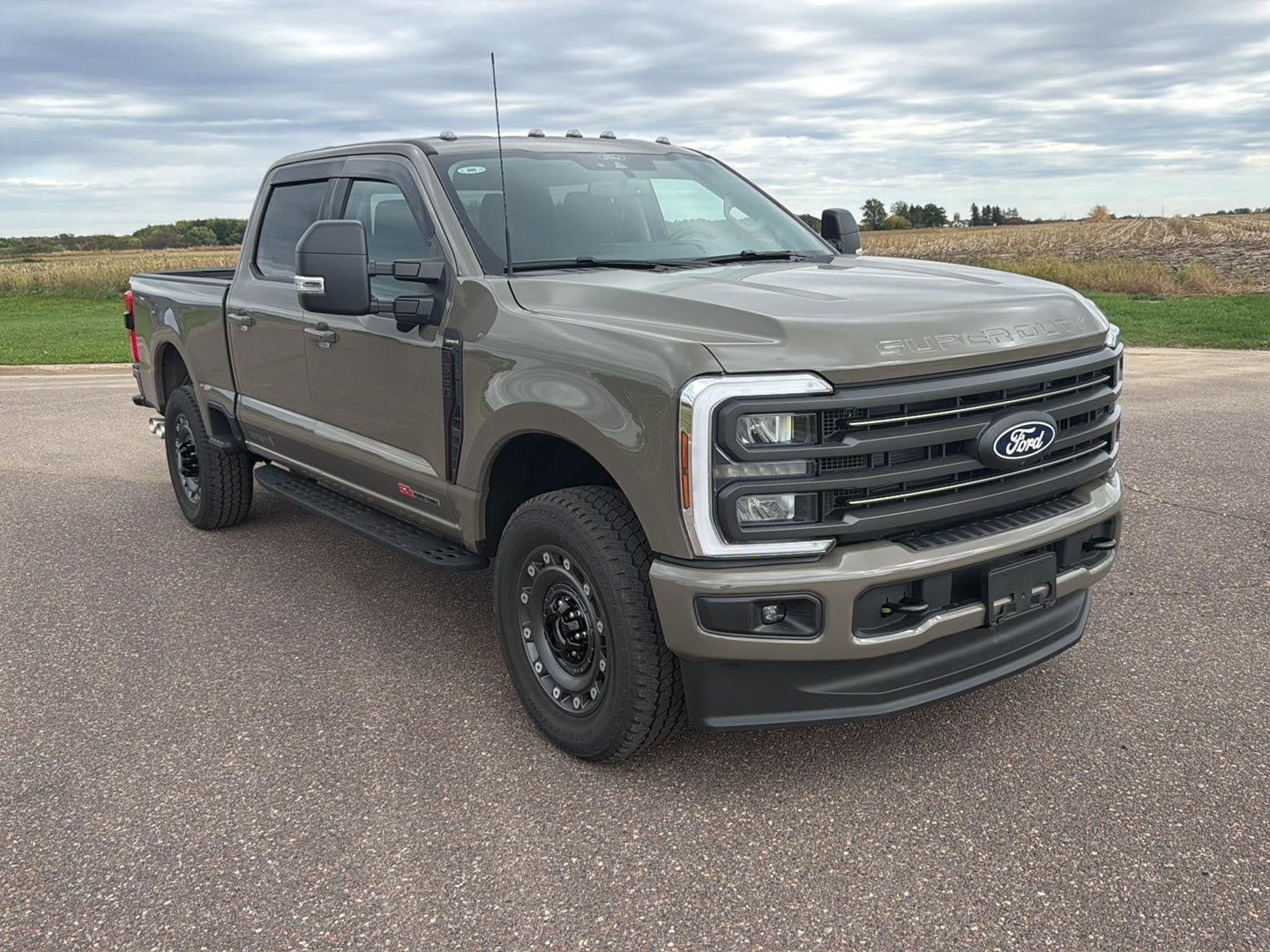 2027 Ford Super Duty F-350 SRW XLT