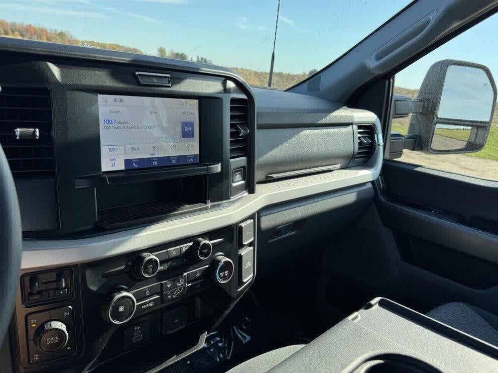 2026 Ford Super Duty F-350 SRW XLT