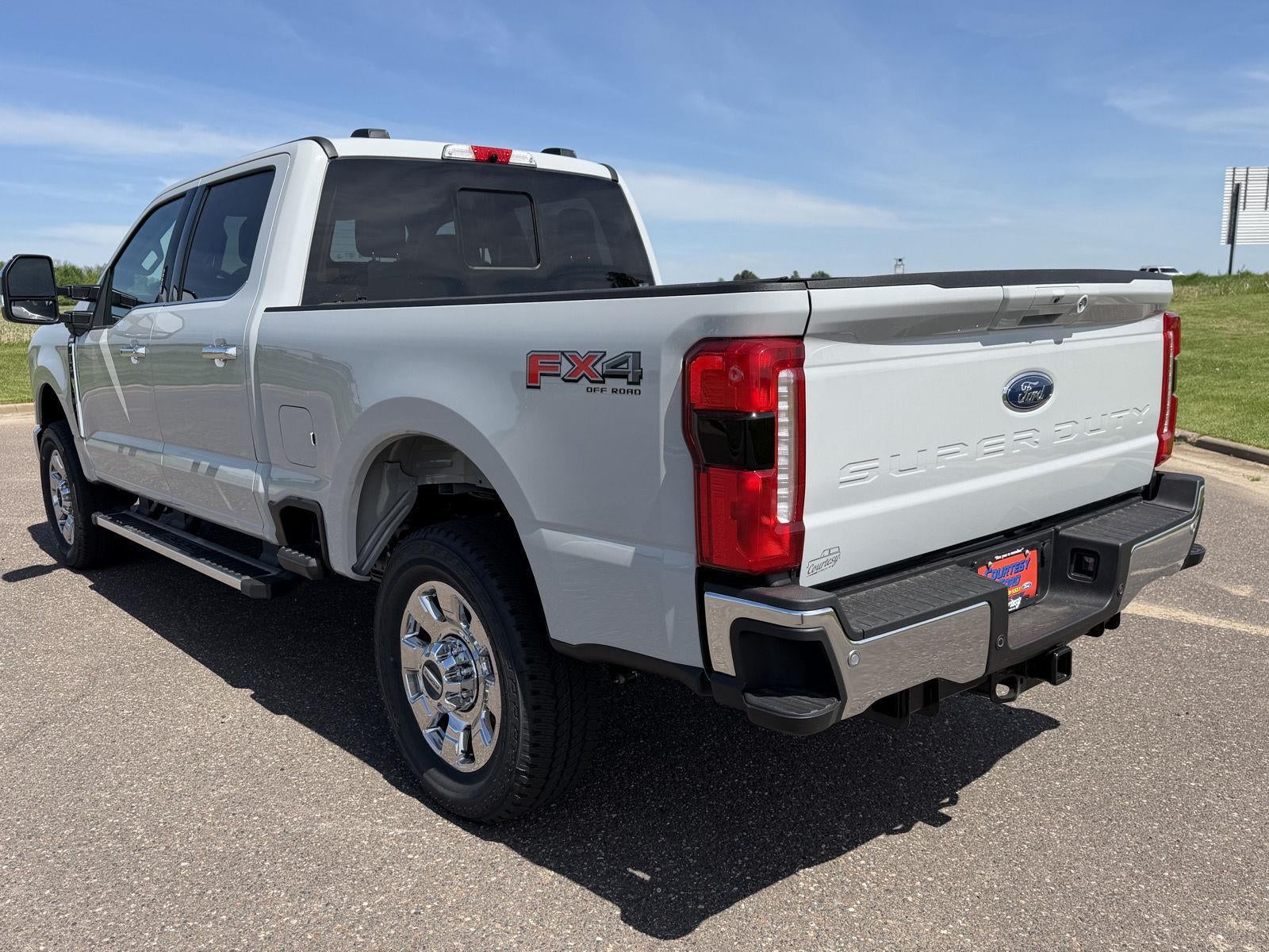 2026 Ford Super Duty F-350 SRW LARIAT