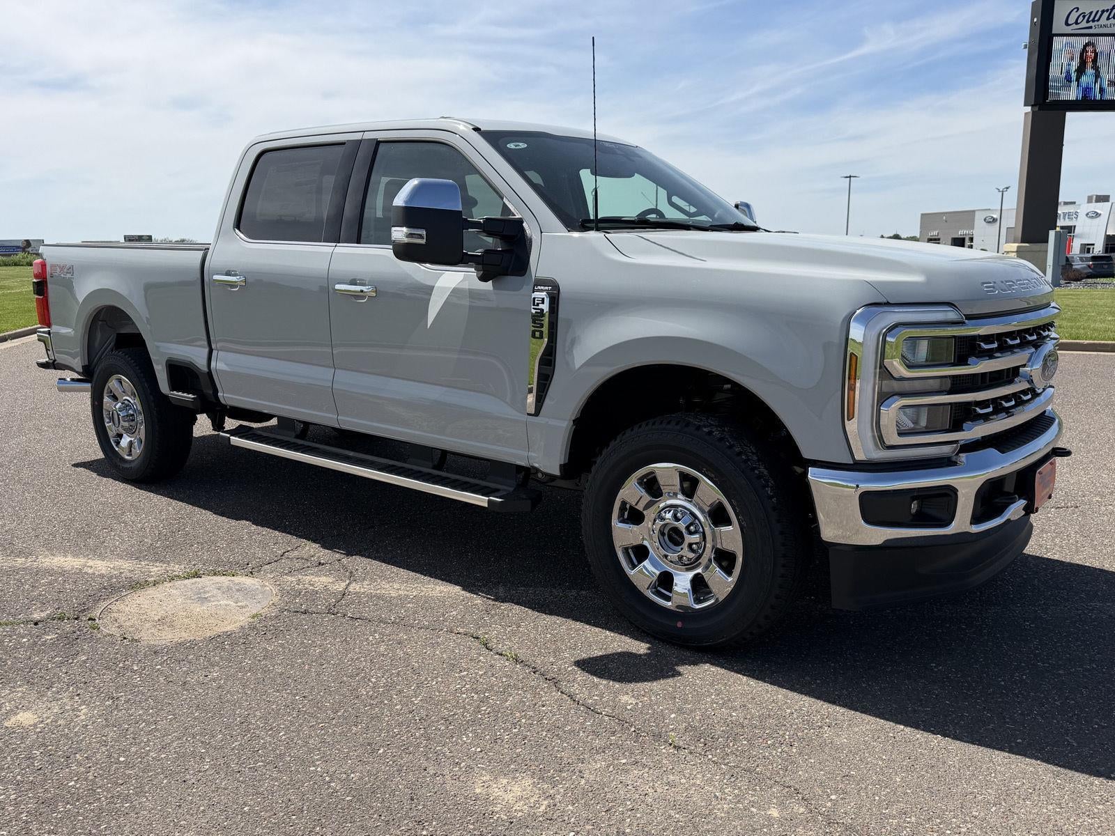 2026 Ford Super Duty F-350 SRW LARIAT
