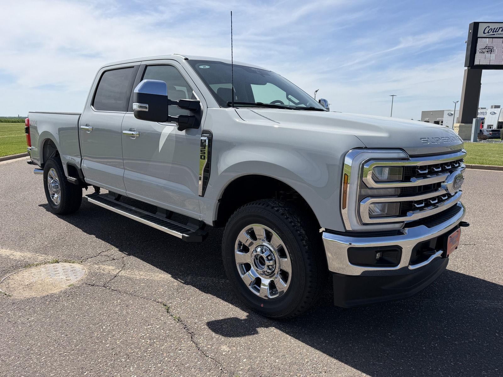 2026 Ford Super Duty F-350 SRW LARIAT