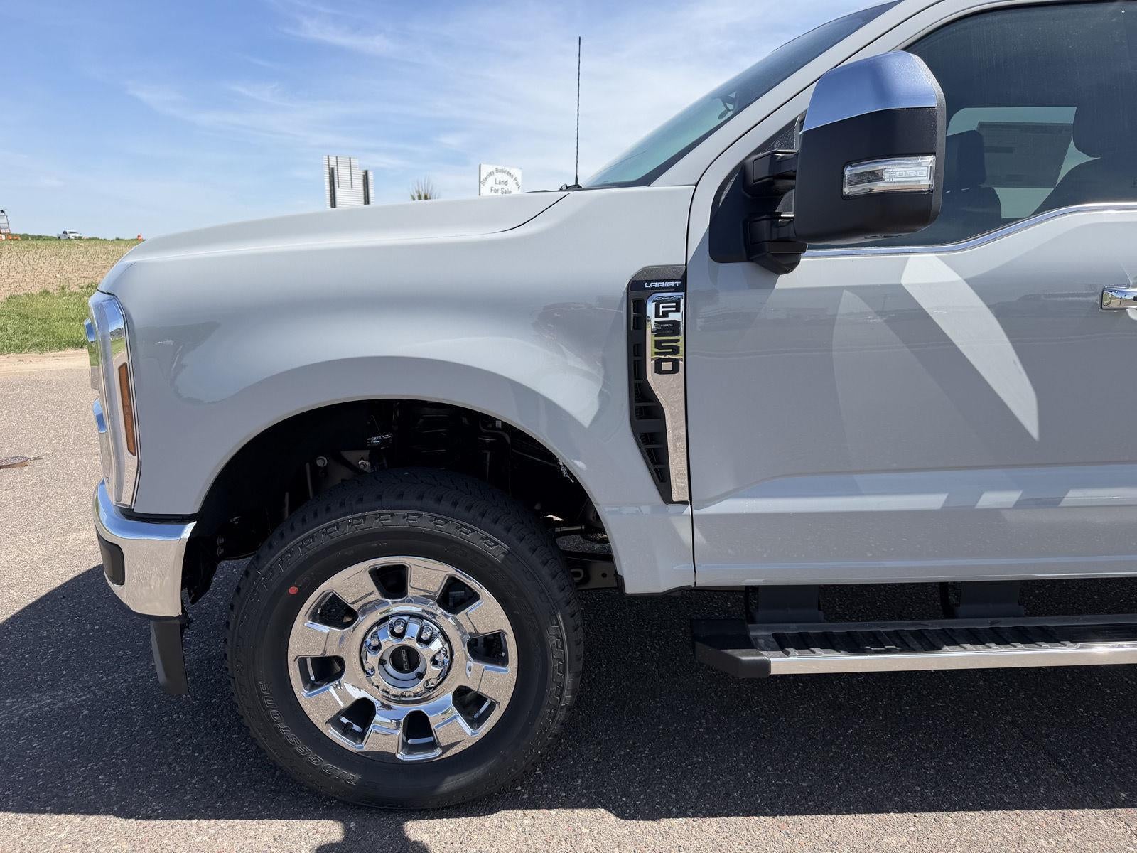 2026 Ford Super Duty F-350 SRW LARIAT