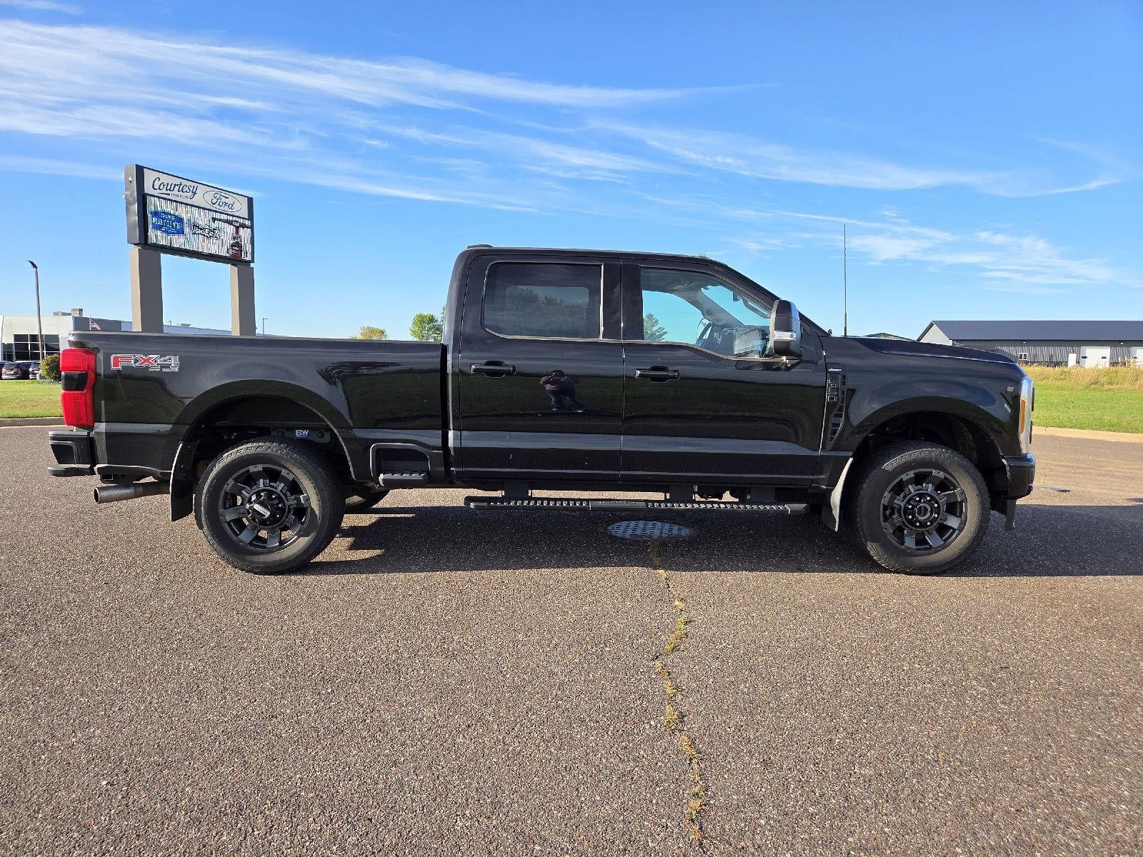 2023 Ford Super Duty F-350 SRW LARIAT