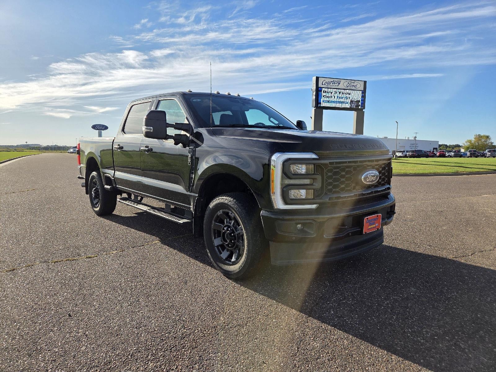 2023 Ford Super Duty F-350 SRW LARIAT