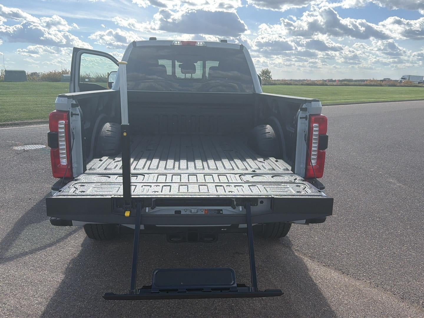 2026 Ford Super Duty F-350 SRW LARIAT