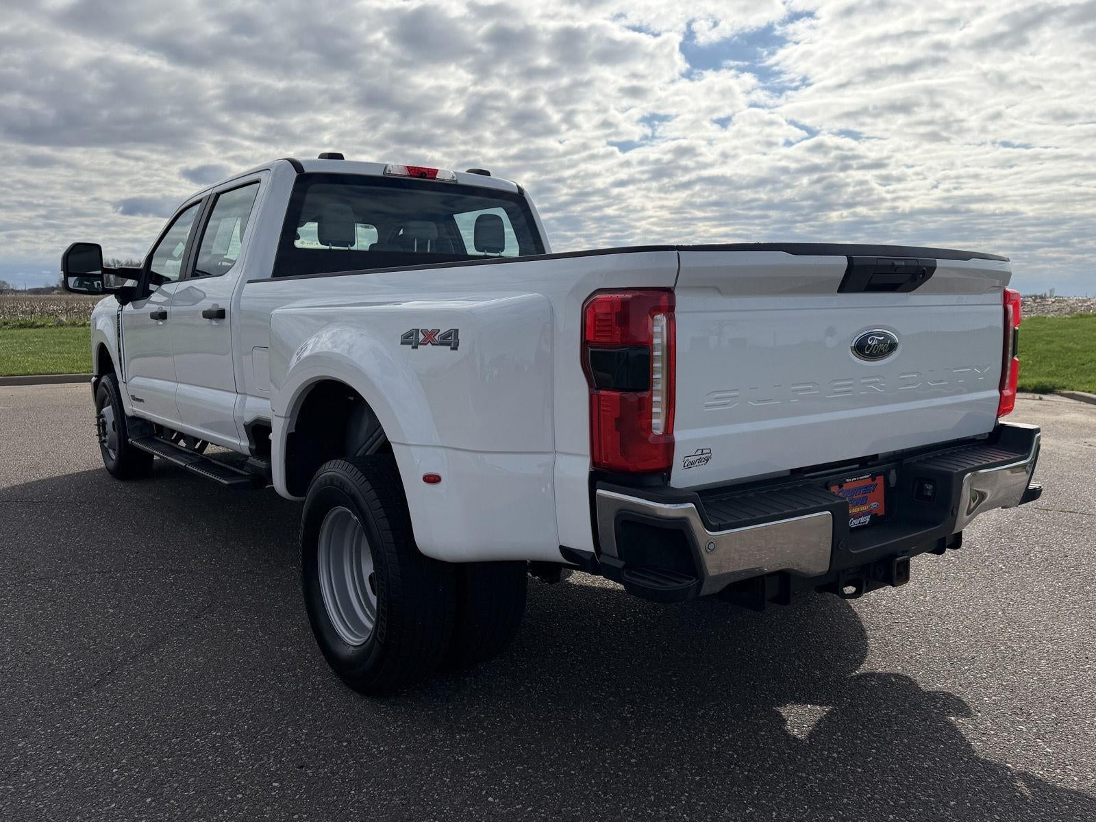 2023 Ford Super Duty F-350 DRW XL