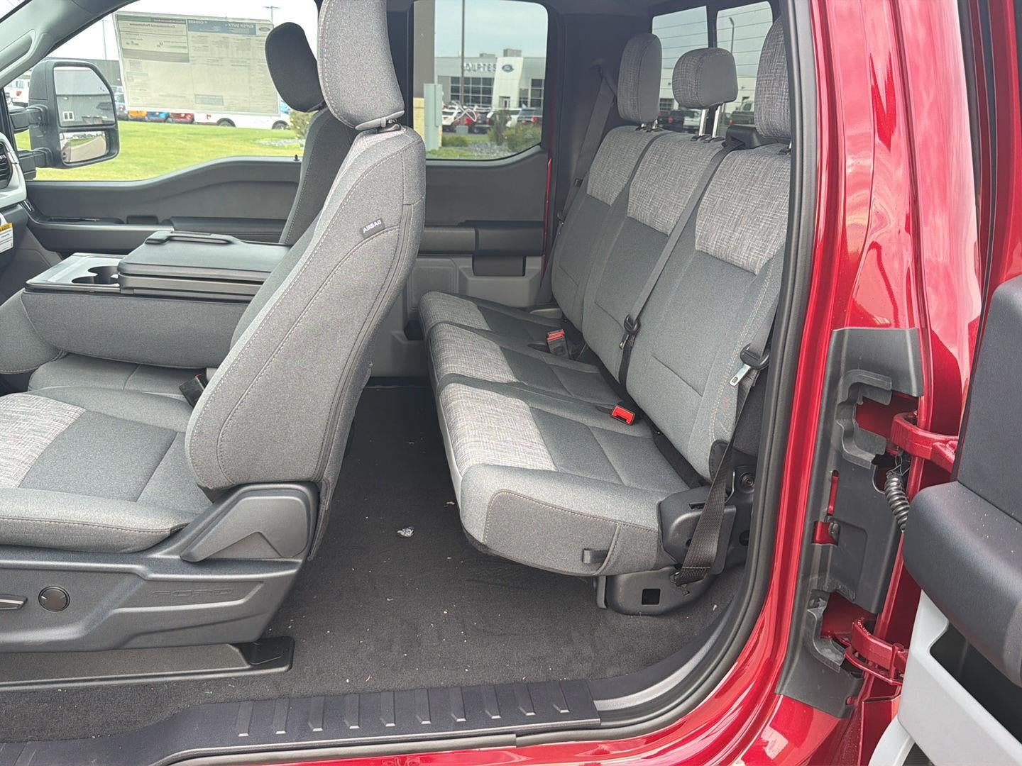 2027 Ford Super Duty F-250 SRW XLT