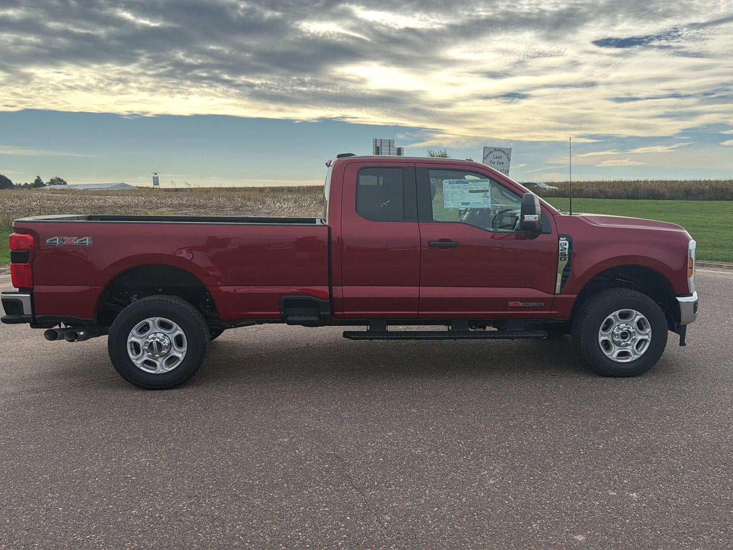 2027 Ford Super Duty F-250 SRW XLT