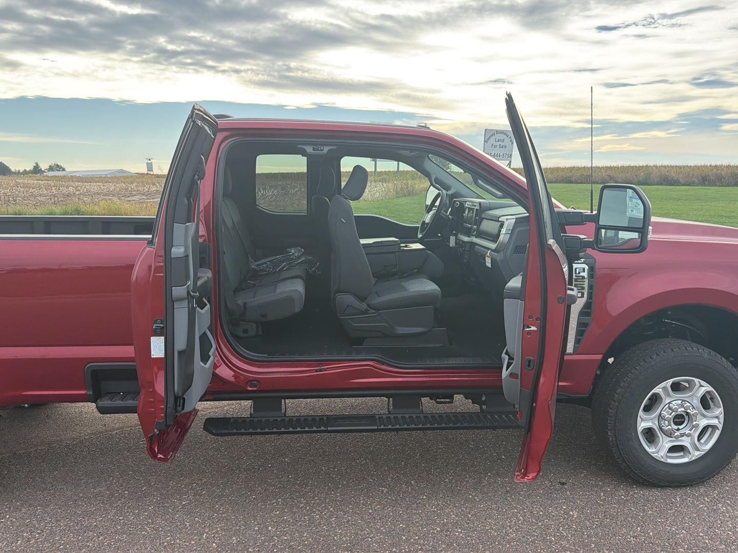 2027 Ford Super Duty F-250 SRW XLT