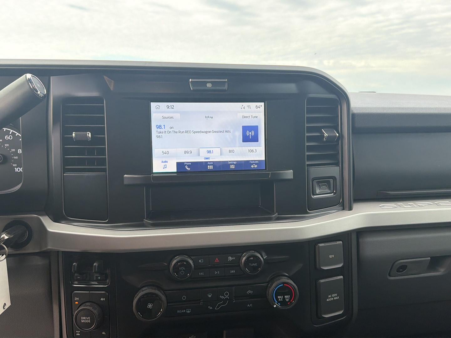 2027 Ford Super Duty F-250 SRW XLT
